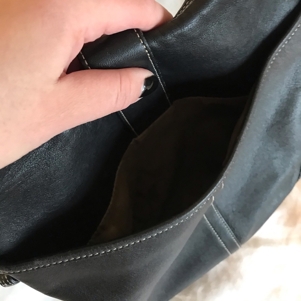 Coach - Picture 3 of 6